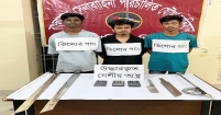 চাঁদপুরে যৌথ বাহিনীর হাতে  ধরা পড়লো আরো ৩ কিশোর গ্যাং সদস্য, দেশীয় অস্ত্র উদ্ধার