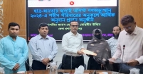 ৩০ শহীদের পরিবারের মাঝে চাঁদপুর জেলা পরিষদের ৫৯ লাখ টাকা অনুদানের চেক বিতরণ