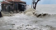 নোয়াখালীতে বৃষ্টি ও জোয়ারের পানিতে দুর্ভোগ-আতঙ্ক