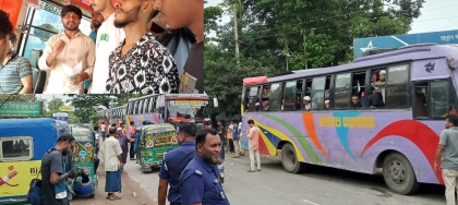 সড়ক দুর্ঘটনা রোধে মতলবের তিন বাস সার্ভিসে ছাত্র-জনতার অভিযান