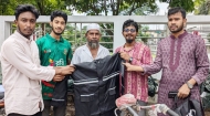 ব্রেনস্ট্রোকে আক্রান্ত রিকশাচালককে রেইনকোট দিলো চাঁদপুর রোটার‌্যাক্ট ক্লাব