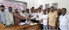 ফরিদগঞ্জে ইউনিয়ন প্রতিনিধিদের কাছে বিএনপির সদস্য সংগ্রহ ও নবায়ন ফরম প্রদান