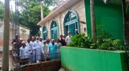মতলবে কবরস্থান তৈরি করে মসজিদের জায়গা দখলের অভিযোগ