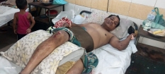 মানবিক আবেদন : অটোরিকশা চালক তপনের পাশে দাঁড়াই
