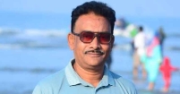 মানিক দাস মঞ্চ আর সংবাদপত্রে সমানতালের এক যোদ্ধা