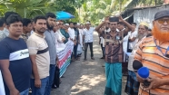 নোয়াখালীতে অস্থায়ী পুলিশ ক্যাম্প স্থাপনের দাবিতে বিক্ষোভ