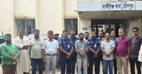হাজীগঞ্জ থানার ওসির সাথে প্রেসক্লাব নেতৃবৃন্দের সৌজন্য সাক্ষাৎ