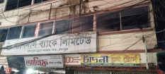স্থানীয়দের বুদ্ধিমত্তায়  রক্ষা পেলো মিজান চৌধুরী সড়কের  ব্যবসা প্রতিষ্ঠানগুলো
