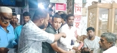ফরিদগঞ্জে কাজী রফিকের পক্ষে বিএনপির ৩১ দফার লিফলেট বিতরণ