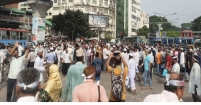 ব্যারিকেড ভেঙে শাহবাগে শিক্ষকরা, রাজধানীজুড়ে যান চলাচল স্থবির