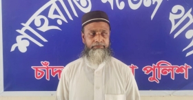 শাহরাস্তিতে ফজরের নামাজ পড়তে যাওয়ার পথে বোরকা পরে চাচাকে কুপিয়ে রক্তাক্ত করলেন ভাতিজা, আটক ২