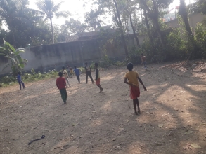 শ্রীনগরে খেলার মাঠের হাহাকার: ঘরবন্দি শৈশব ঝুঁকছে মোবাইল গেমে