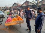 দখলযুক্ত ফুটপাত ও যানজটের শহর চাঁদপুর