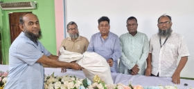 চাঁদপুর প্রেসক্লাবের সদস্য ও কর্মচারীদের মাঝে ঈদ উপহার বিতরণ