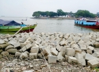 এলোমেলো ব্লক ফেলায়  পুরাণবাজারে পণ্য ওঠানামার ঘাটগুলো বন্ধ