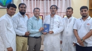 এমপি মমিনুল হককে ‘স্মৃতি সমাহার’ গ্রন্থ উপহার প্রদান