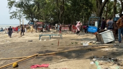 বড় স্টেশন মোলহেডে  অবৈধ দোকানপাট উচ্ছেদ