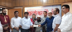 দেয়াল ধসে নিহত স্কুল শিক্ষার্থীর পরিবারকে আর্থিক সহায়তা প্রদান