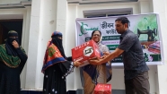 কচুয়ায় তিন পরিবারকে সেলাই মেশিন দিলো জীবন চৌধুরী ফাউন্ডেশন
