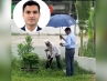 মানবিকতার অনন্য দৃষ্টান্ত : বৃষ্টিতে ভিজে যাওয়া কর্মচারীর মাথায় ছাতা ধরলেন ইউএনও
