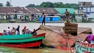 মেঘনায় ঘূর্ণিস্রোতের কবলে ধান চাল বোঝাই ট্রলার ডুবি : প্রায় দেড় কোটি টাকার ক্ষয়ক্ষতি