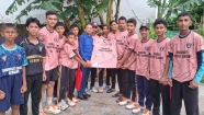 শাহরাস্তি ক্রিকেট একাডেমিতে সাংবাদিক হৃদয়কে সম্মাননা স্মারক প্রদান