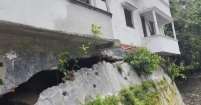 কচুয়ায় হেলে পড়লো প্রবাসীর নির্মাণাধীন স্বপ্নের ভবন