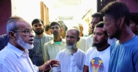 অবর্ণনীয় কষ্টের শিকার ব্যাটারিচালিত রিকশা চালকরা শরণাপন্ন হলেন জেলা পরিষদ প্রশাসকের
