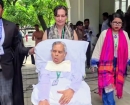 ট্রাইব্যুনালে দীপু মনিকে দেখতে হুইল চেয়ারে করে এসেছেন অসুস্থ স্বামী