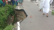 চাঁদপুর সেতুর দক্ষিণ পাড়ের অংশে ধস