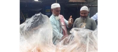 শ্রীনগরে সততা ও মিতব্যয়িতায় পথ দেখিয়েছেন ফেরিওয়ালা তোফাজ্জল