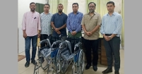 এসএসসি ৯৮ ব্যাচ সমাজকল্যাণ সংস্থার পক্ষ থেকে চাঁদপুর জেনারেল হাসপাতালে ২টি হুইল চেয়ার প্রদান