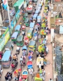 চরম ভোগান্তিতে পথচারী ও শিক্ষার্থীরা