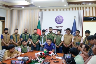 সীমানা পিলার ও প্রাচীন কয়েন বিক্রির নামে সাড়ে ৩ কোটি টাকা প্রতারণা, ডিবির হাতে গ্রেপ্তার ৪