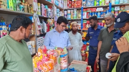 চাঁদপুরে ভোক্তা অধিকারের অভিযান : ৩ প্রতিষ্ঠানকে ১৫ হাজার টাকা জরিমানা