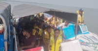 মেঘনায় জেলেদের ধাওয়া করতে গিয়ে নৌ-পুলিশের স্পিডবোট ডুবি : নিখোঁজ শটগান উদ্ধারে ডুবুরি দল