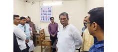 পাসপোর্ট অফিসে ৩ দালালকে হাতেনাতে ধরলেন এমপি শেখ ফরিদ আহম্মেদ মানিক