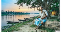 রঙের মোহ ও বিচ্ছেদের ছায়া