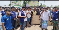 লোহারপুল-দোকানঘর সড়ক সংস্কার দাবিতে বিক্ষোভ