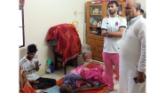 গুরুতর অসুস্থ হরিজন পরিবারকে আর্থিক সহায়তা দিলেন বিএনপি নেতা হাজী মোশারফ