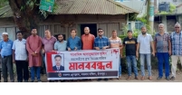 মতলব প্রেসক্লাবের আয়োজনে সাংবাদিক তুহিন হত্যার বিচারের দাবিতে মানববন্ধন