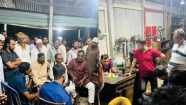 মতলব উত্তরে চিহ্নিত দু মাদক ব্যবসায়ীকে গণধোলাই।। মোটর সাইকেল জব্দ