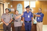 বিভাগীয় পদোন্নতিপ্রাপ্ত পুলিশ সদস্যকে র্যাংক ব্যাজ পরিধান