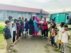 পুরাণবাজারে শিক্ষার্থীদের মাঝে 'বিজয়ী'র ক্রীড়া সামগ্রী বিতরণ