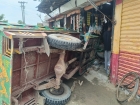 শাহরাস্তিতে নিয়ন্ত্রণ হারিয়ে দোকানে ঢুকলো টমটম, দোকানদারের অবস্থা আশঙ্কাজনক