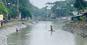 মরা খাল পুনরুদ্ধারের পর ভেলা নিয়ে ঘুরছে কিশোর