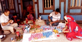 মাটির পুতুলে জেগে থাকে বাংলার শেকড়, টিকে থাকার লড়াইয়ে ফরিদগঞ্জের মৃৎশিল্পীরা