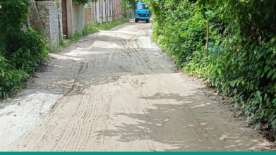 যাতায়াত ব্যবস্থা ভালো না থাকায় আত্মীয়তাও করে না কেউ!
