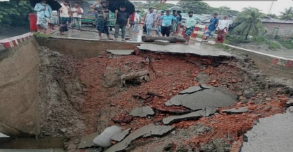 দুই উপজেলার সড়ক যোগাযোগ বিচ্ছিন্ন